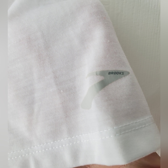 Brooks Empower her running shirt size M - Picture 4 of 5